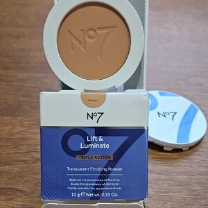 Lift & Luminate Triple Action Finishing Powder - Medium